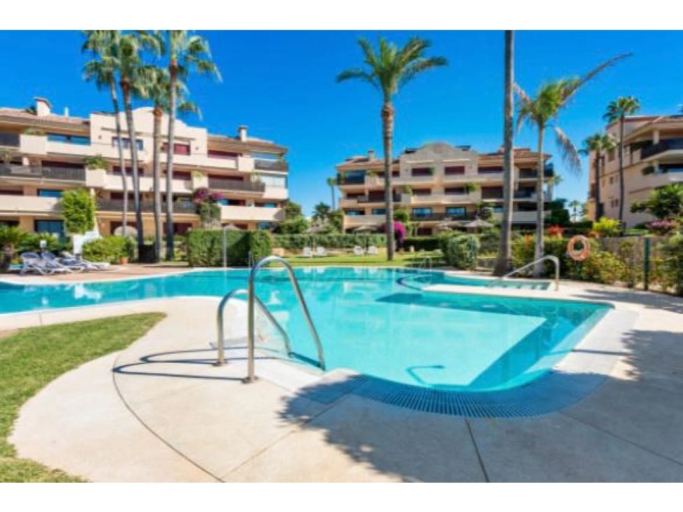 3 quarto Apartamento para venda em Estepona com piscina - 1 995 000 € (Ref: 8182739)