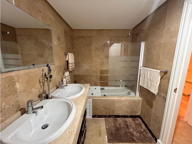 2 bedroom Apartment for rent in La Duquesa / Puerto de la Duquesa, Manilva with pool - € 1,300 (Ref: 8531350)