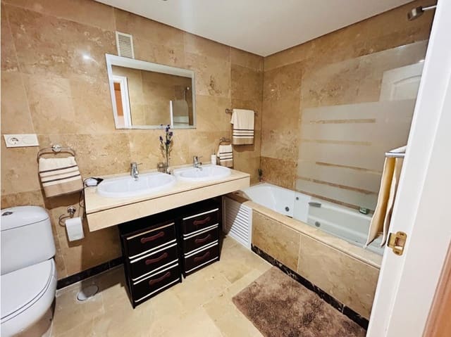 2 bedroom Apartment for rent in La Duquesa / Puerto de la Duquesa, Manilva with pool - € 1,300 (Ref: 8531350)