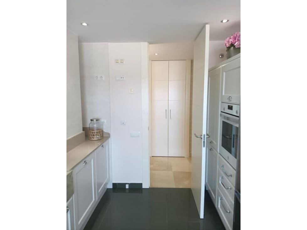 3 soverom Leilighet til salgs i Manilva med svømmebasseng - € 398 000 (Ref: 8559147)