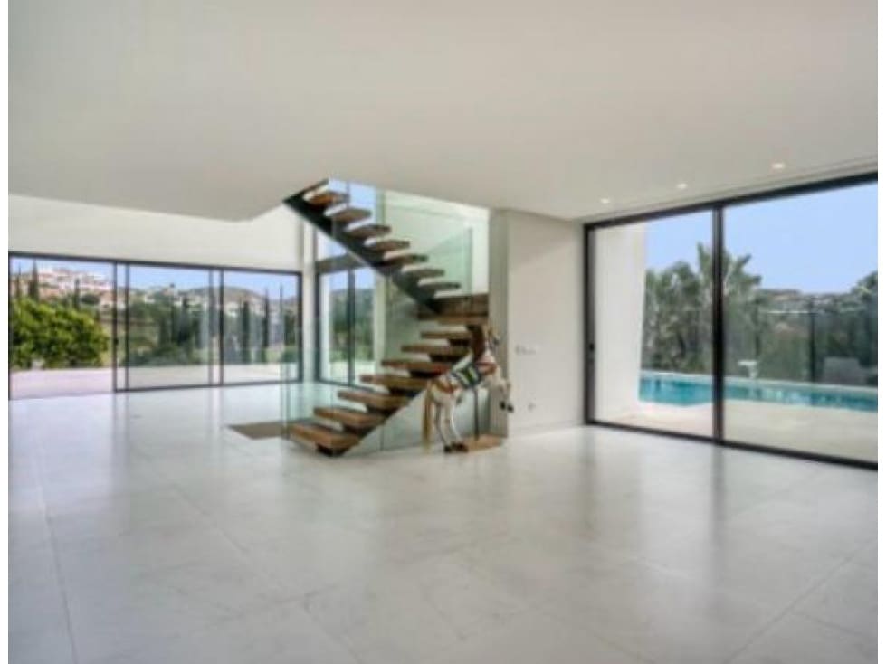 Chalet de 4 habitaciones en Benahavís en venta con piscina - 4.200.000 € (Ref: 8721677)