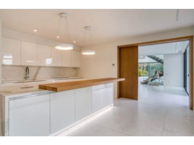 Chalet de 4 habitaciones en Benahavís en venta con piscina - 4.200.000 € (Ref: 8721677)