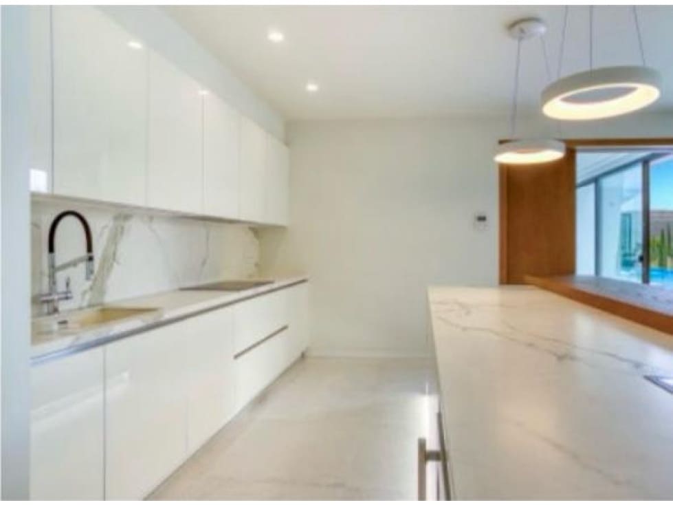 Chalet de 4 habitaciones en Benahavís en venta con piscina - 4.200.000 € (Ref: 8721677)