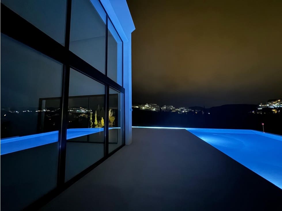 Chalet de 4 habitaciones en Benahavís en venta con piscina - 4.200.000 € (Ref: 8721677)