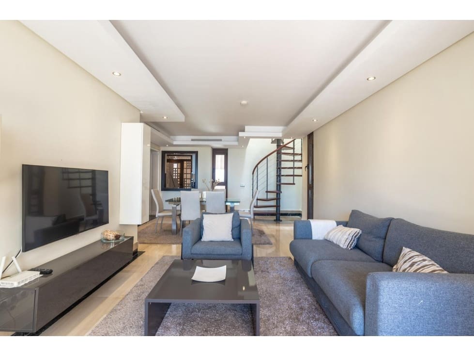 2 sovrum Takvåning till salu i Estepona med pool - 630 000 € (Ref: 8728956)