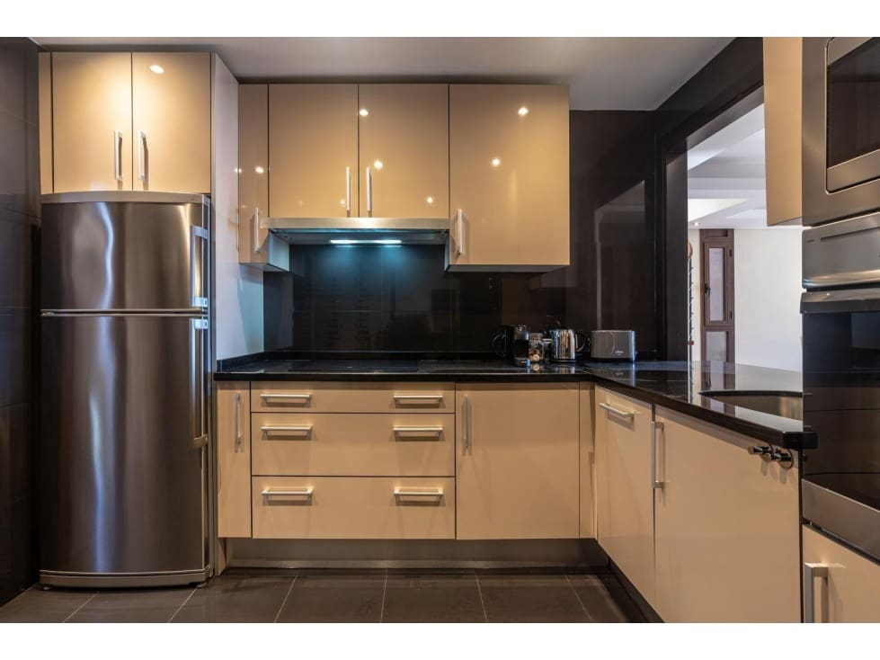 2 sovrum Takvåning till salu i Estepona med pool - 630 000 € (Ref: 8728956)