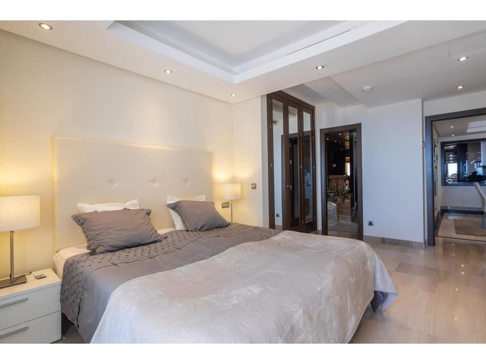 2 sovrum Takvåning till salu i Estepona med pool - 630 000 € (Ref: 8728956)