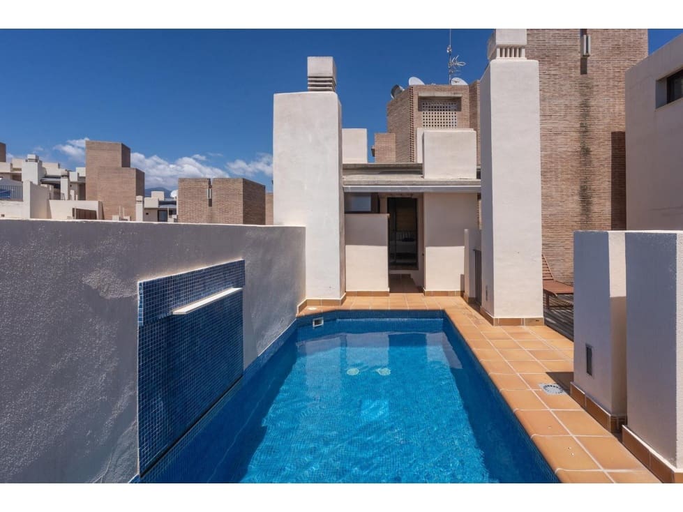 2 sovrum Takvåning till salu i Estepona med pool - 630 000 € (Ref: 8728956)