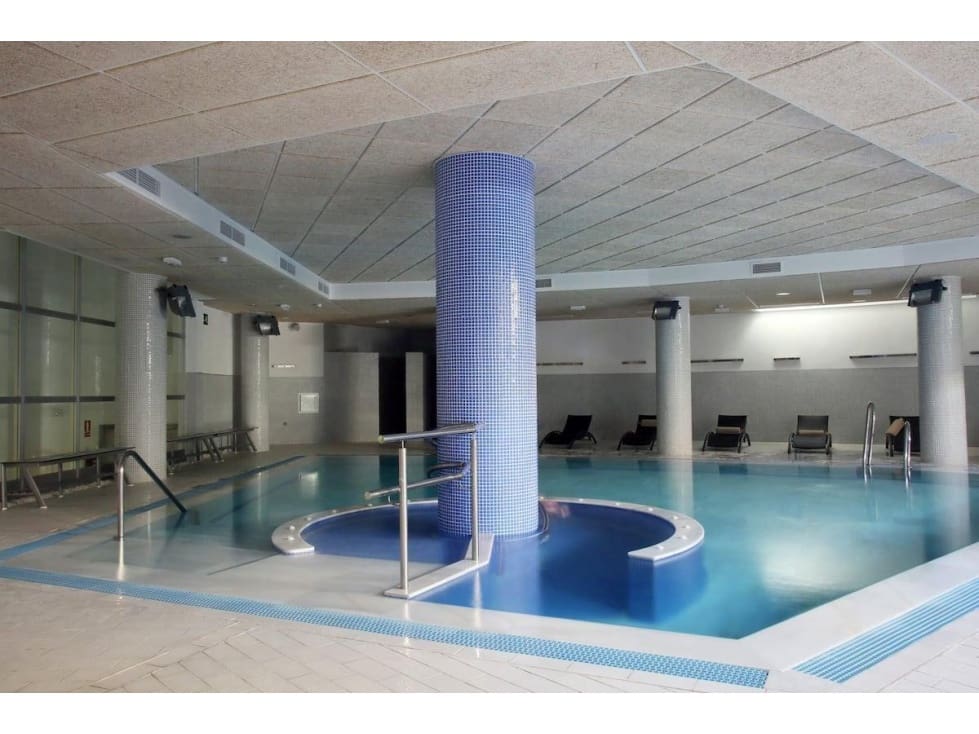 2 sovrum Takvåning till salu i Estepona med pool - 630 000 € (Ref: 8728956)