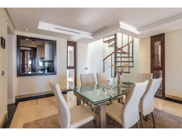 2 soveværelse Penthouse til salg i Zona de Punta Plata, Estepona med swimmingpool - € 630.000 (Ref: 8728956)