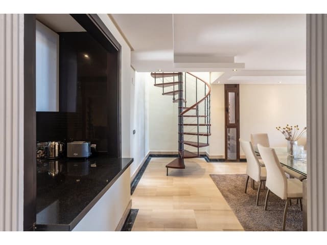 2 soveværelse Penthouse til salg i Zona de Punta Plata, Estepona med swimmingpool - € 630.000 (Ref: 8728956)