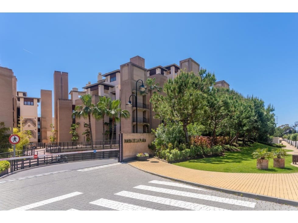 2 sovrum Takvåning till salu i Estepona med pool - 630 000 € (Ref: 8728956)