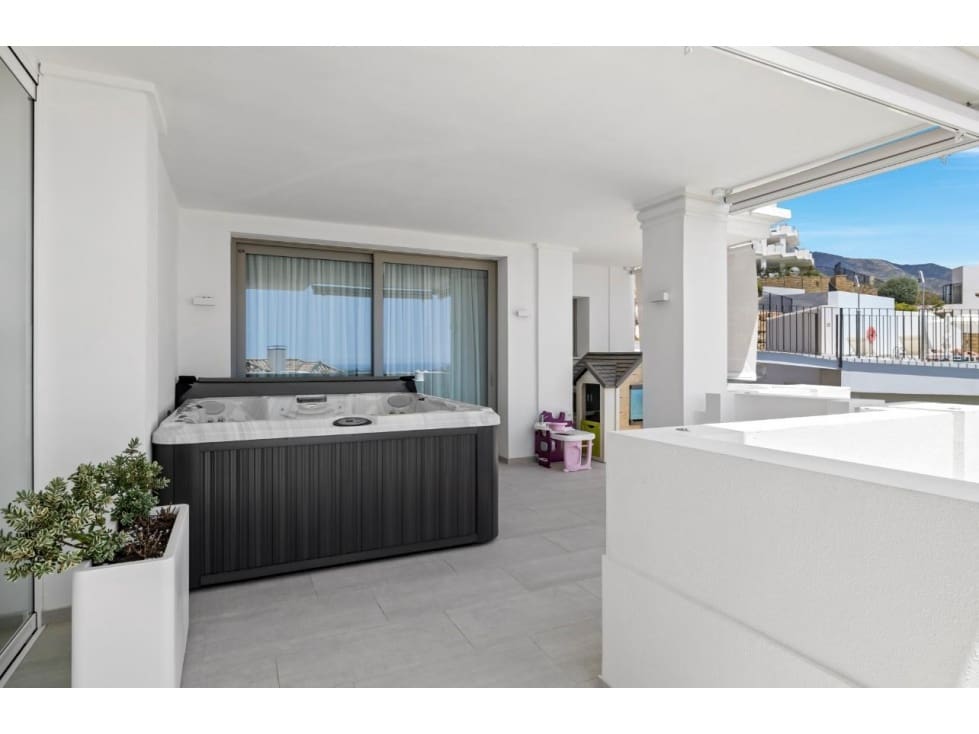 7 makuuhuone Huoneisto myytävänä paikassa Nueva Andalucia mukana uima-altaan - 3 950 000 € (Ref: 8735105)