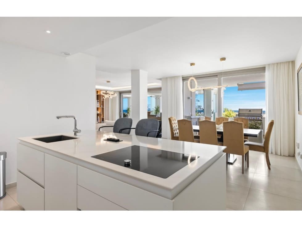 7 makuuhuone Huoneisto myytävänä paikassa Nueva Andalucia mukana uima-altaan - 3 950 000 € (Ref: 8735105)