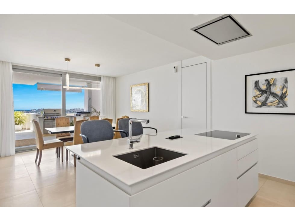 7 makuuhuone Huoneisto myytävänä paikassa Nueva Andalucia mukana uima-altaan - 3 950 000 € (Ref: 8735105)