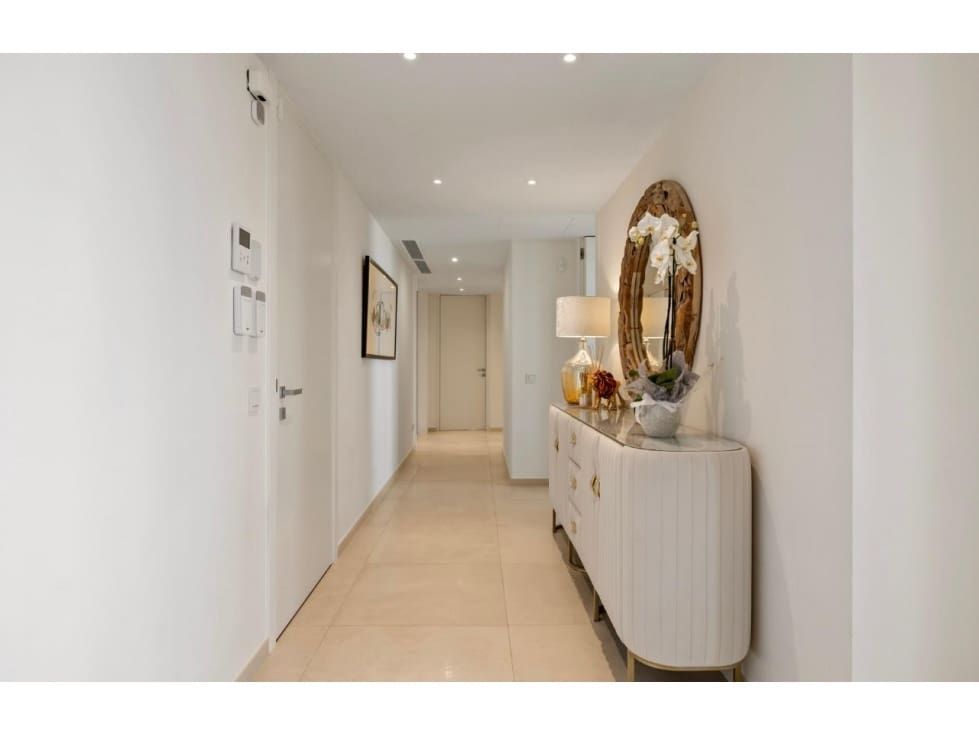 7 makuuhuone Huoneisto myytävänä paikassa Nueva Andalucia mukana uima-altaan - 3 950 000 € (Ref: 8735105)