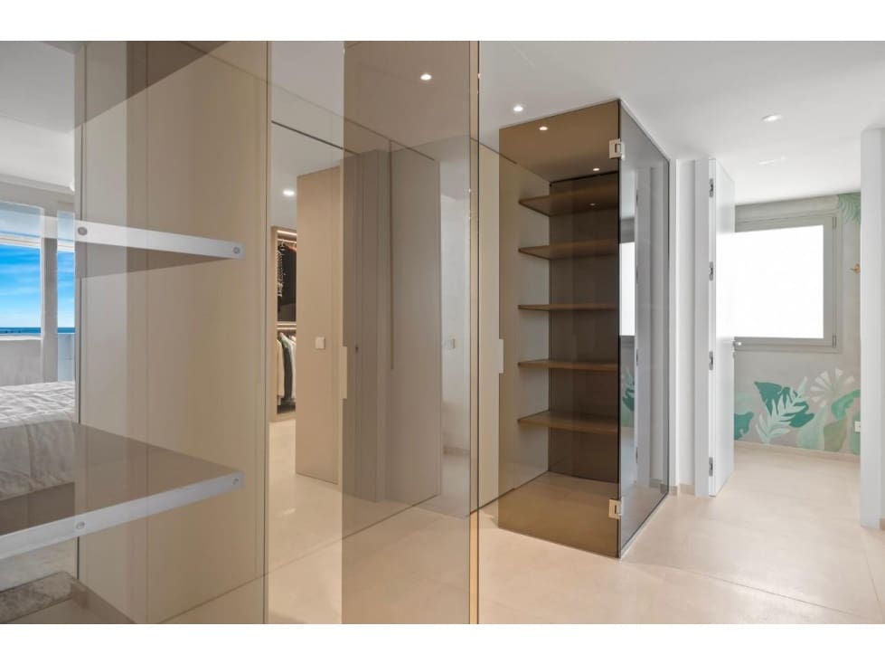 7 makuuhuone Huoneisto myytävänä paikassa Nueva Andalucia mukana uima-altaan - 3 950 000 € (Ref: 8735105)