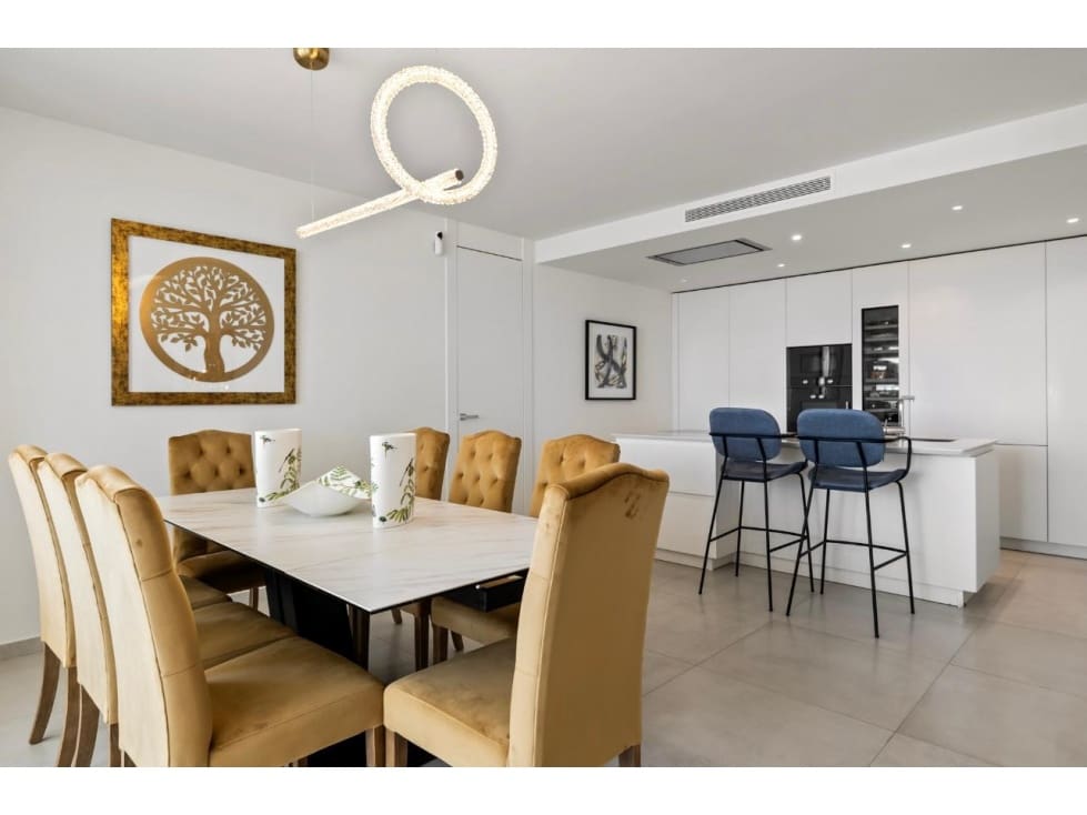 7 makuuhuone Huoneisto myytävänä paikassa Nueva Andalucia mukana uima-altaan - 3 950 000 € (Ref: 8735105)