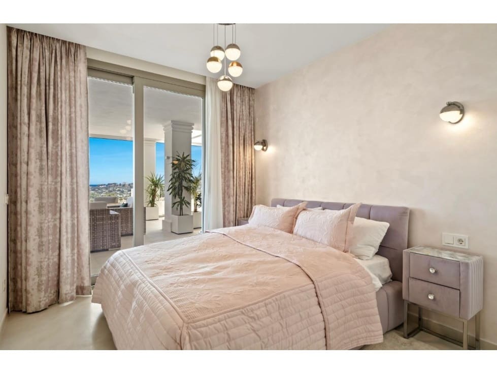 7 makuuhuone Huoneisto myytävänä paikassa Nueva Andalucia mukana uima-altaan - 3 950 000 € (Ref: 8735105)