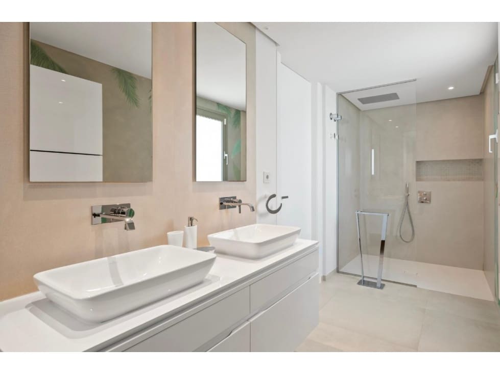 7 makuuhuone Huoneisto myytävänä paikassa Nueva Andalucia mukana uima-altaan - 3 950 000 € (Ref: 8735105)