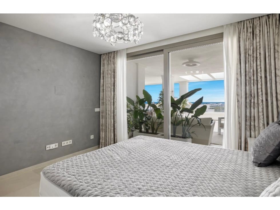 7 makuuhuone Huoneisto myytävänä paikassa Nueva Andalucia mukana uima-altaan - 3 950 000 € (Ref: 8735105)