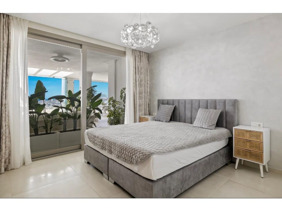 7 makuuhuone Huoneisto myytävänä paikassa Nueva Andalucia mukana uima-altaan - 3 950 000 € (Ref: 8735105)