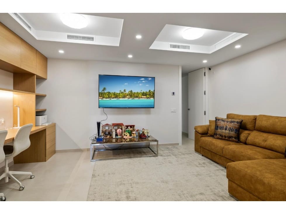 7 makuuhuone Huoneisto myytävänä paikassa Nueva Andalucia mukana uima-altaan - 3 950 000 € (Ref: 8735105)