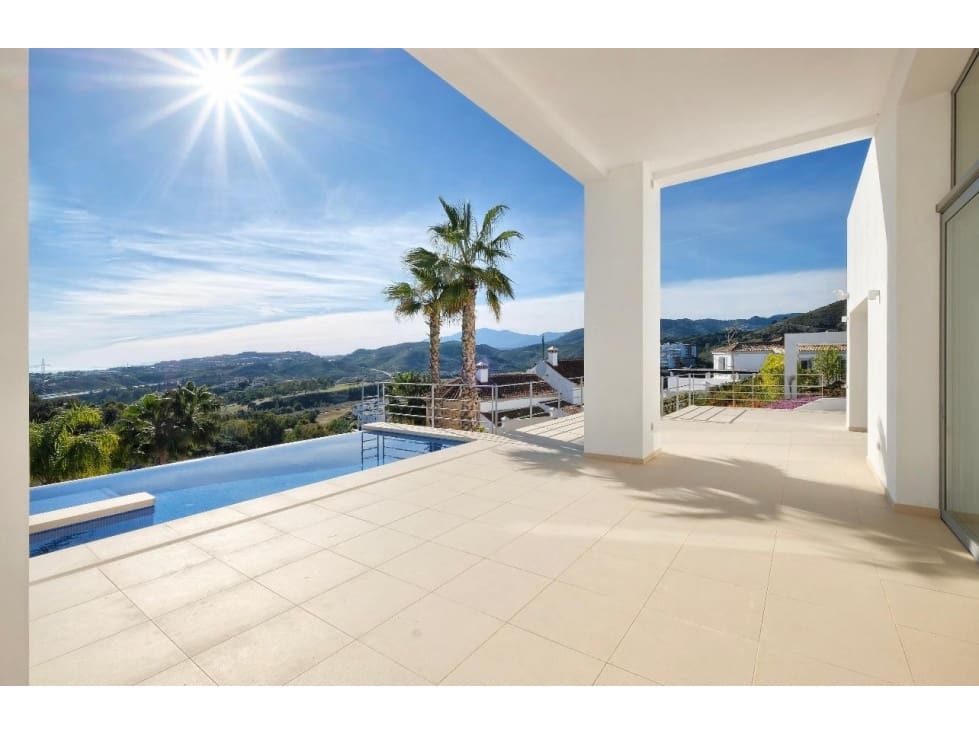 Chalet de 4 habitaciones en Benahavís en venta con piscina - 2.300.000 € (Ref: 8741014)