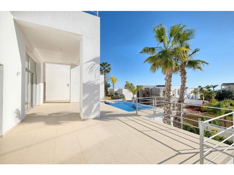 Chalet de 4 habitaciones en Benahavís en venta con piscina - 2.300.000 € (Ref: 8741014)