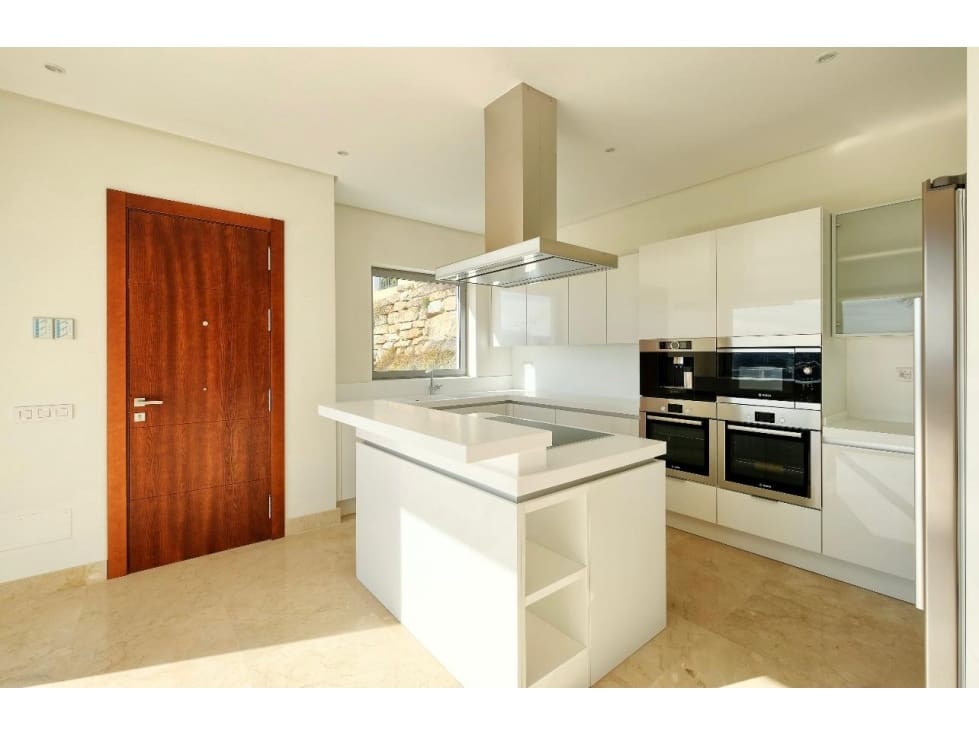 Chalet de 4 habitaciones en Benahavís en venta con piscina - 2.300.000 € (Ref: 8741014)