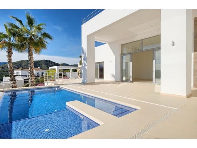 Chalet de 4 habitaciones en Benahavís en venta con piscina - 2.300.000 € (Ref: 8741014)