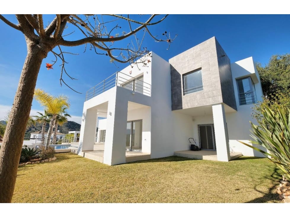 Chalet de 4 habitaciones en Benahavís en venta con piscina - 2.300.000 € (Ref: 8741014)