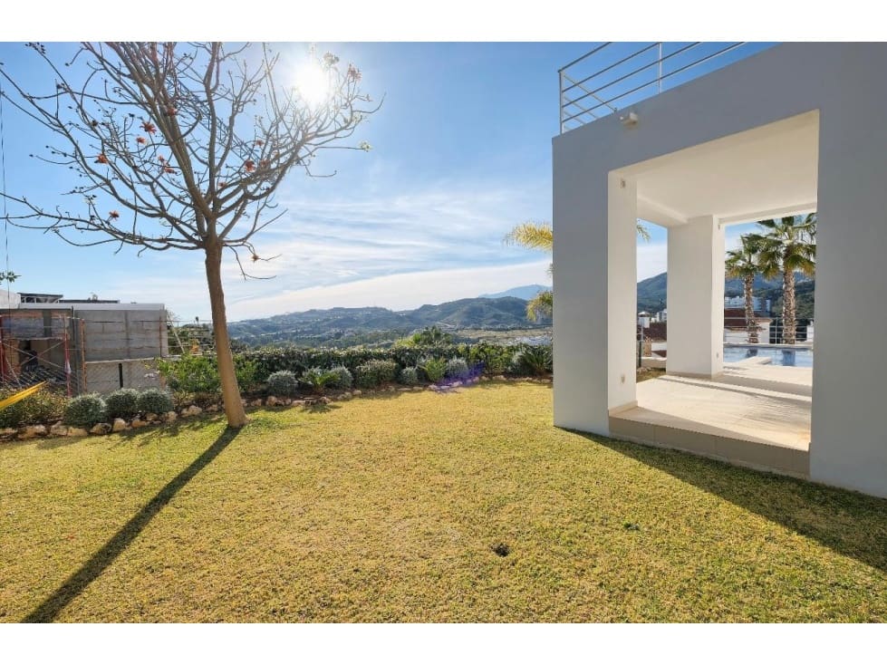 Chalet de 4 habitaciones en Benahavís en venta con piscina - 2.300.000 € (Ref: 8741014)