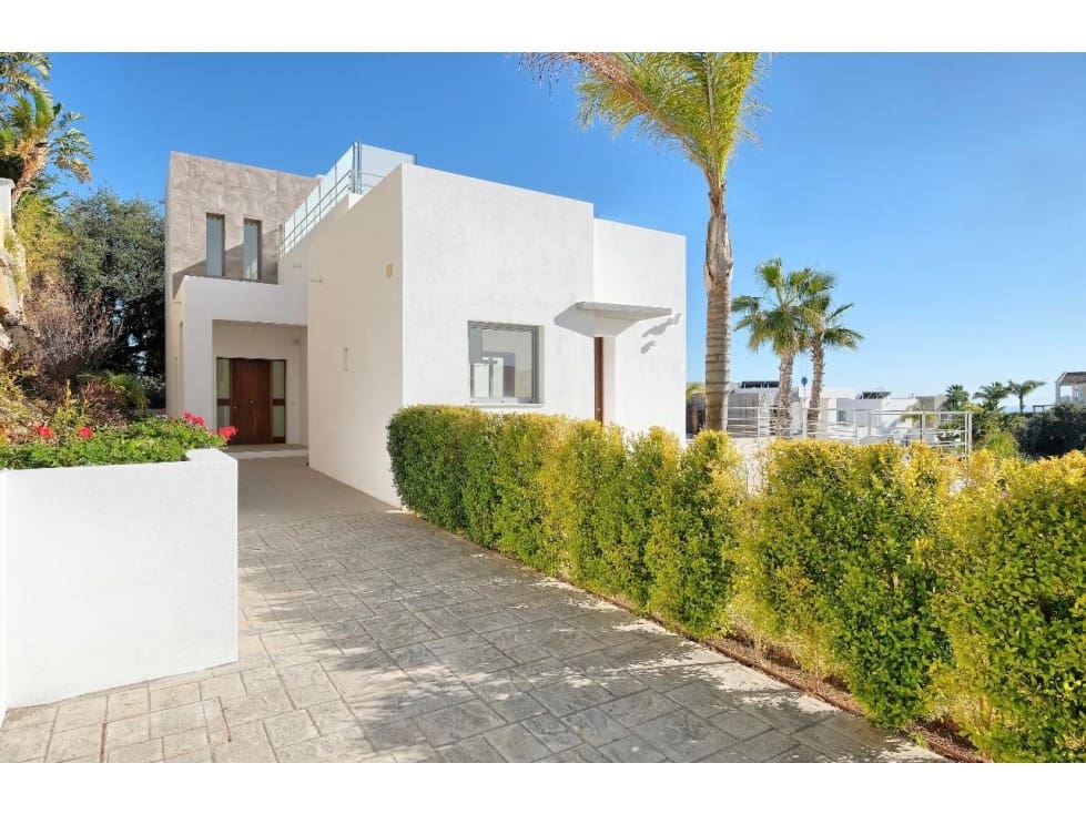 Chalet de 4 habitaciones en Benahavís en venta con piscina - 2.300.000 € (Ref: 8741014)