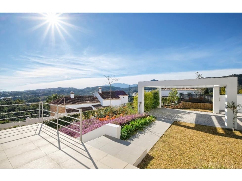 Chalet de 4 habitaciones en Benahavís en venta con piscina - 2.300.000 € (Ref: 8741014)