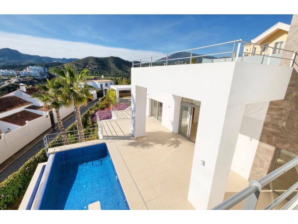 Chalet de 4 habitaciones en Benahavís en venta con piscina - 2.300.000 € (Ref: 8741014)