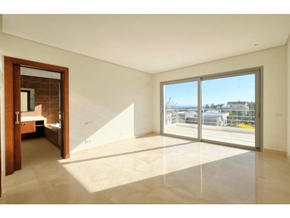 Chalet de 4 habitaciones en Benahavís en venta con piscina - 2.300.000 € (Ref: 8741014)