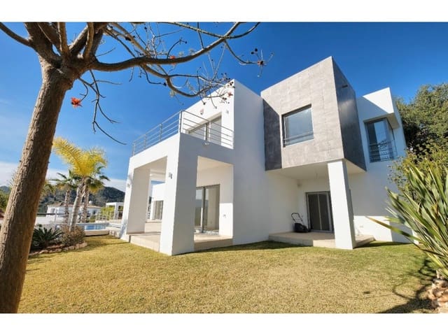 Chalet de 4 habitaciones en Benahavís en venta con piscina - 2.300.000 € (Ref: 8741014)