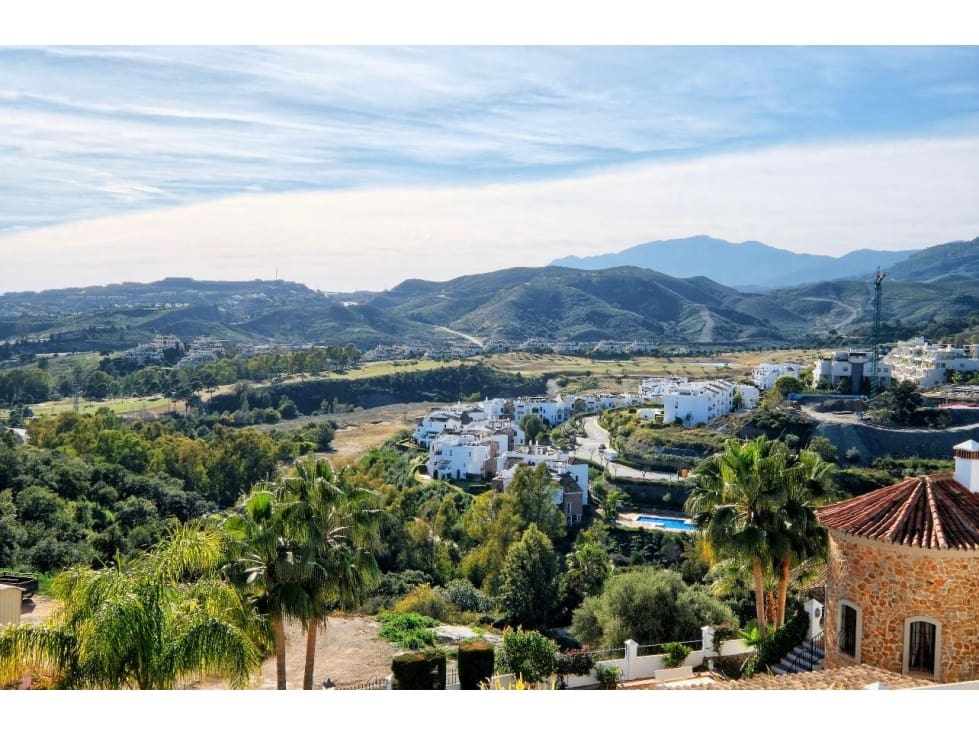 Chalet de 4 habitaciones en Benahavís en venta con piscina - 2.300.000 € (Ref: 8741014)