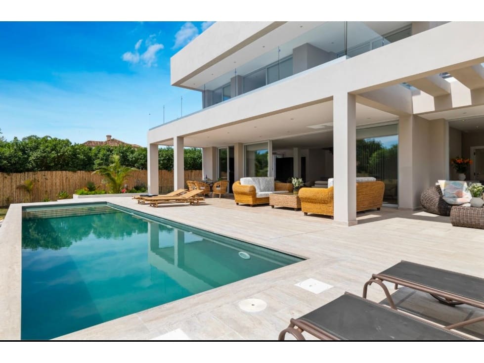 5 makuuhuone Huvila myytävänä paikassa San Pedro de Alcantara mukana uima-altaan - 2 950 000 € (Ref: 8742916)