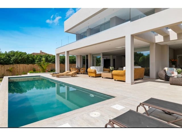 5 makuuhuone Huvila myytävänä paikassa San Pedro de Alcantara, Marbella mukana uima-altaan - 2 950 000 € (Ref: 8742916)