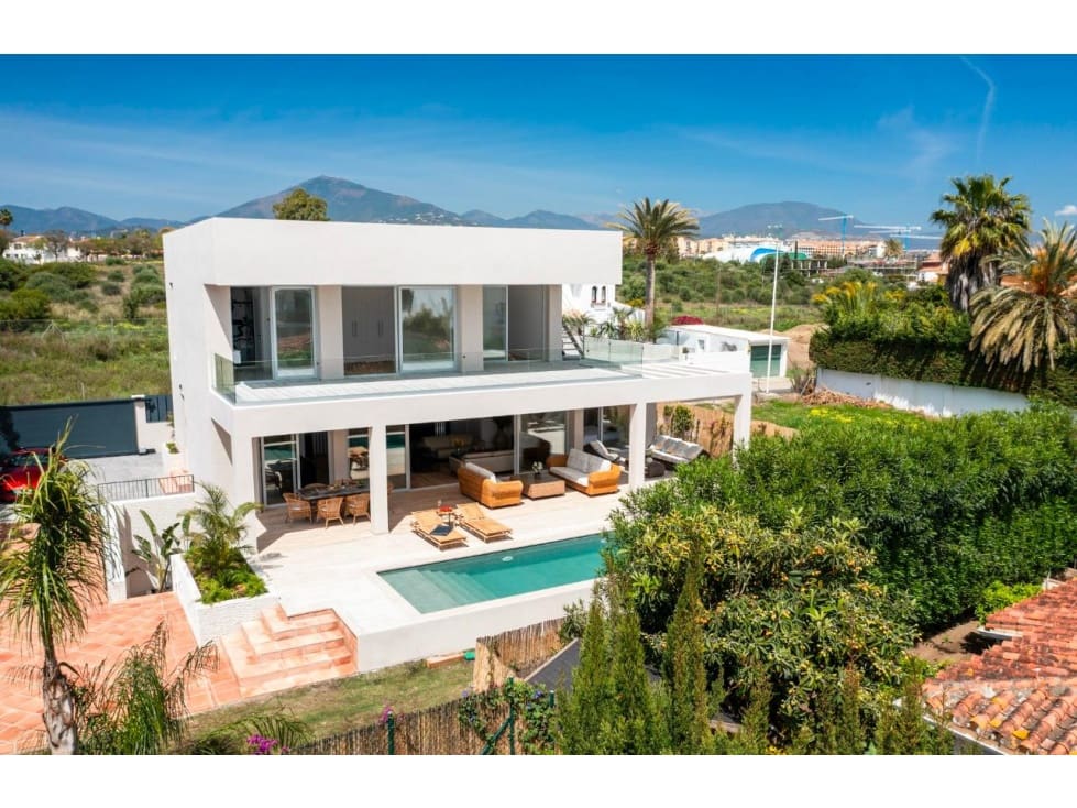 5 makuuhuone Huvila myytävänä paikassa San Pedro de Alcantara mukana uima-altaan - 2 950 000 € (Ref: 8742916)