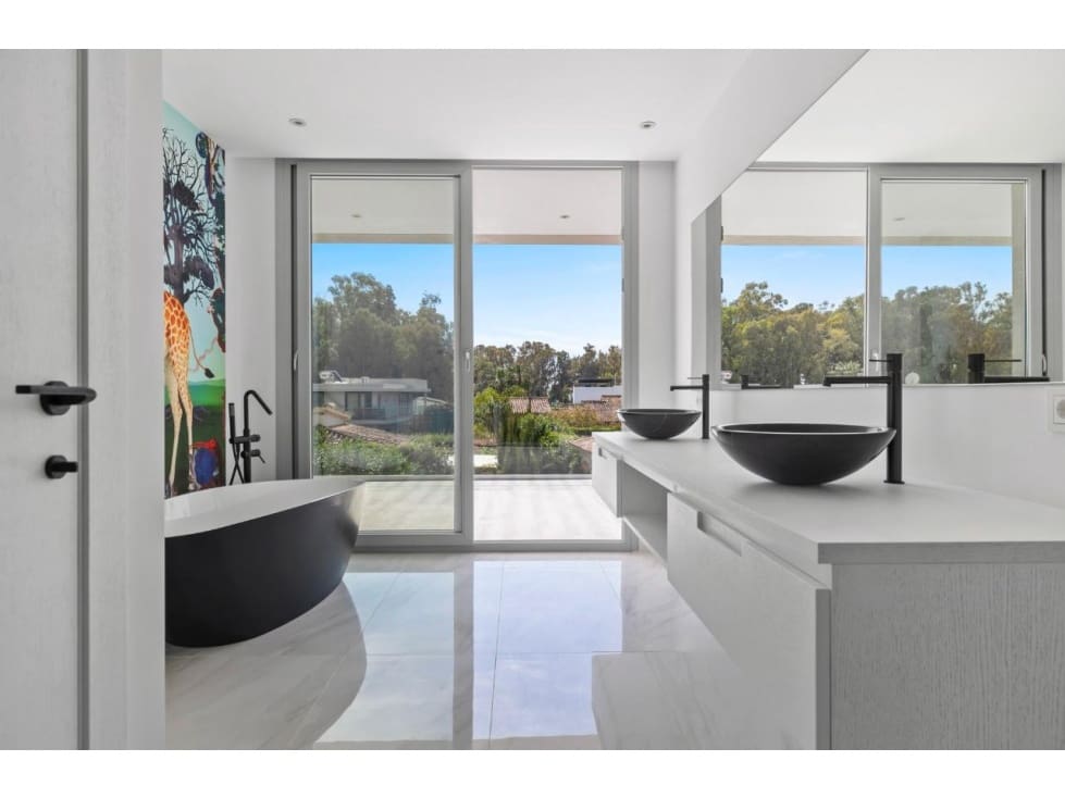 5 makuuhuone Huvila myytävänä paikassa San Pedro de Alcantara mukana uima-altaan - 2 950 000 € (Ref: 8742916)