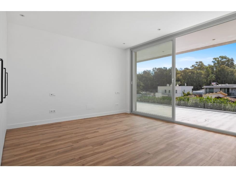 5 makuuhuone Huvila myytävänä paikassa San Pedro de Alcantara mukana uima-altaan - 2 950 000 € (Ref: 8742916)