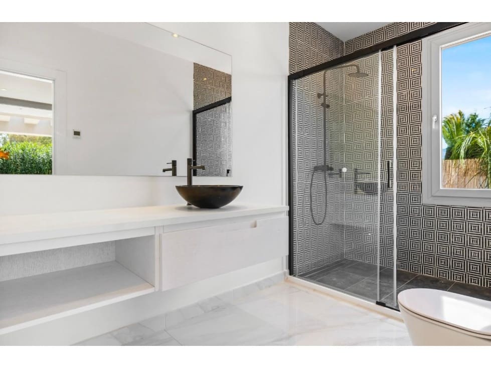 5 makuuhuone Huvila myytävänä paikassa San Pedro de Alcantara mukana uima-altaan - 2 950 000 € (Ref: 8742916)