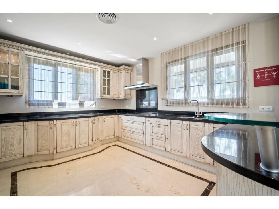 Chalet de 6 habitaciones en Benahavís en venta con piscina - 2.475.000 € (Ref: 8742917)