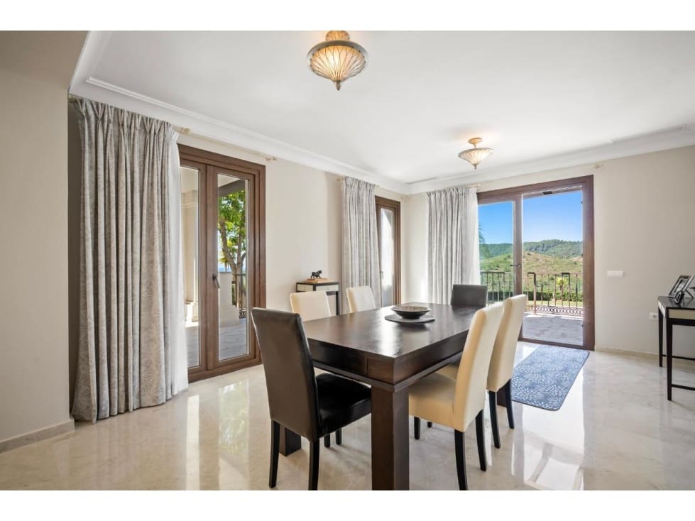 Chalet de 6 habitaciones en Benahavís en venta con piscina - 2.475.000 € (Ref: 8742917)