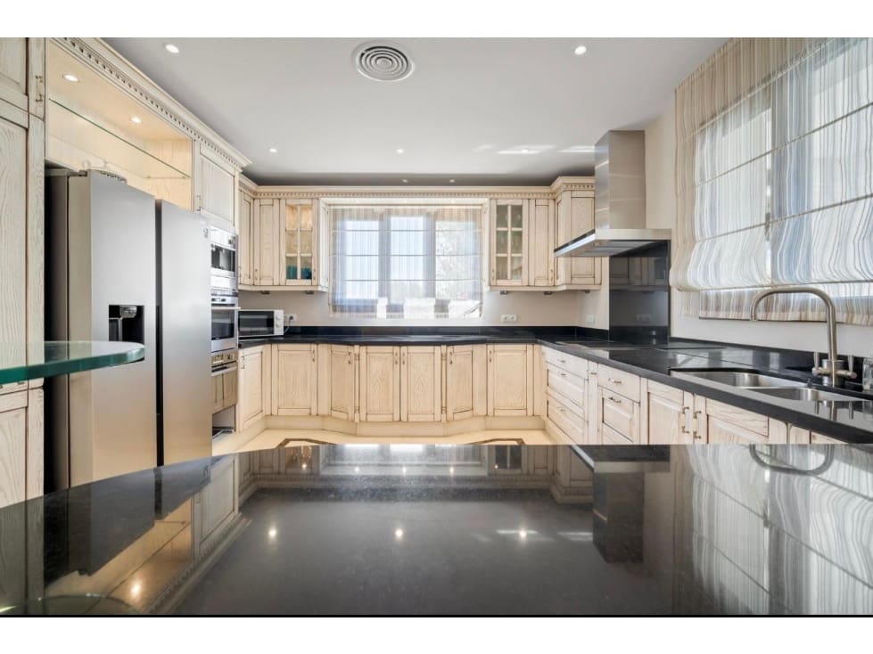 Chalet de 6 habitaciones en Benahavís en venta con piscina - 2.475.000 € (Ref: 8742917)