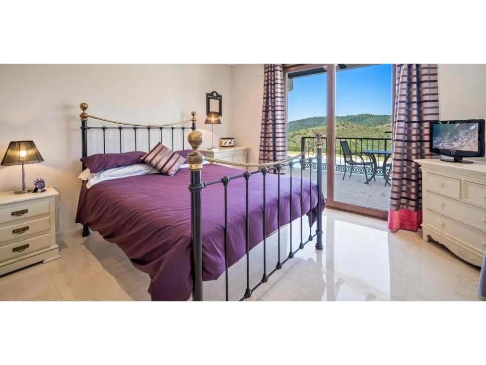 Chalet de 6 habitaciones en Benahavís en venta con piscina - 2.475.000 € (Ref: 8742917)