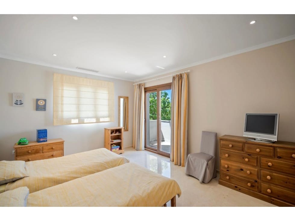 Chalet de 6 habitaciones en Benahavís en venta con piscina - 2.475.000 € (Ref: 8742917)